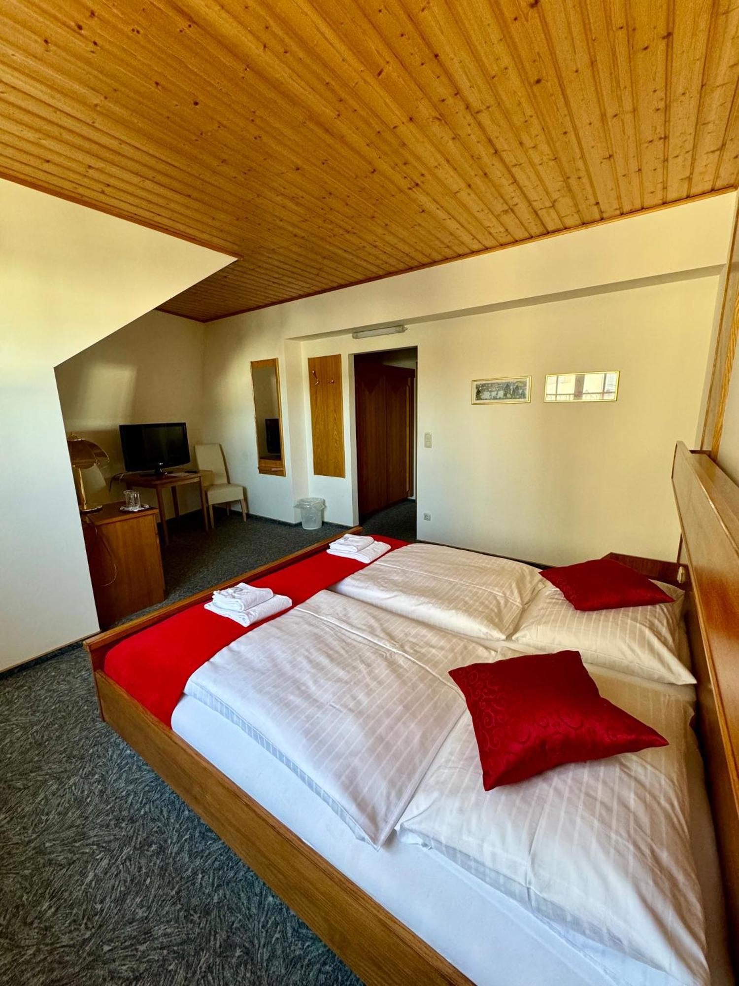 Hotel Die Traube 아드몬트 외부 사진